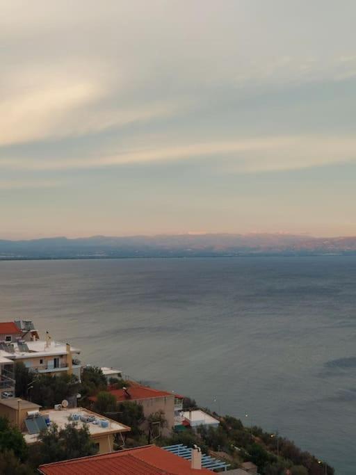 Simply Meraki Gytheian Apt With Panoramic Sea View Гітіо Екстер'єр фото